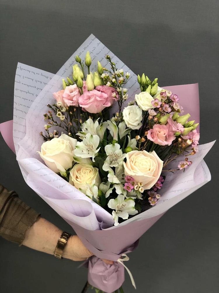 Букет цветов из: Альстромерии, Розы и Лизиантусы в Зеленогорске Ленинградской области