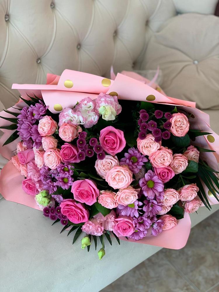 Букет цветов из: Хризантемы, Розы и Лизиантусы в Зеленогорске Ленинградской области