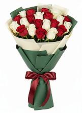 Букет Микс из красных и белых роз в Зеленогорске Ленинградской области