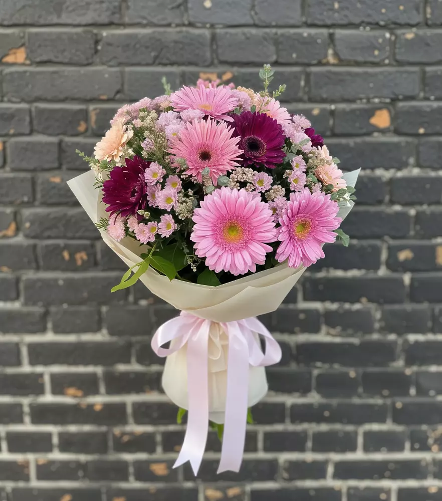 Букет цветов из: Герберы и Хризантемы в Зеленогорске Ленинградской области