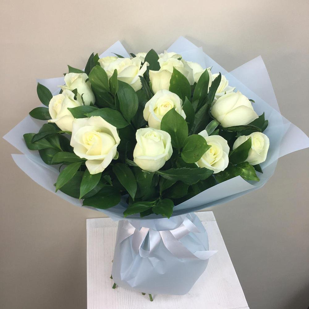 Букет 15 Белых роз Проуд в Зеленогорске Ленинградской области