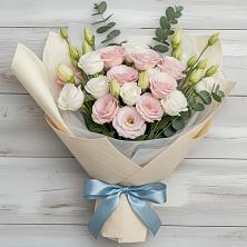 Букет цветов из:  Лизиантусы в Зеленогорске Ленинградской области