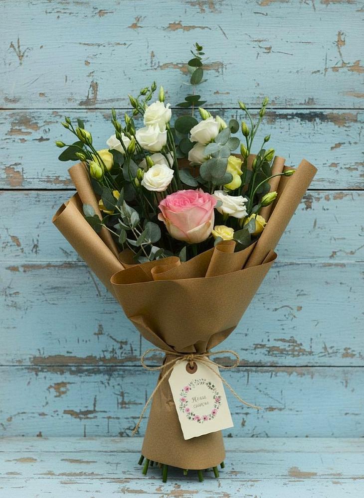 Букет цветов из: Розы и Лизиантусы в Зеленогорске Ленинградской области