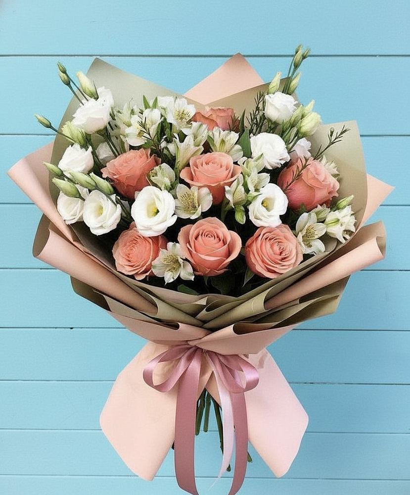 Букет цветов из: Розы, Альстромерии и Лизиантусы в Зеленогорске Ленинградской области