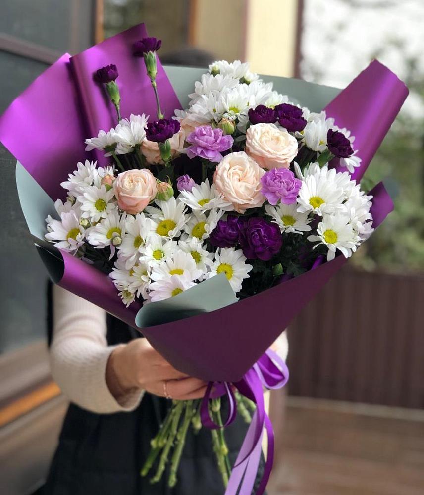 Букет цветов из: Хризантемы, Гвоздики и Розы в Зеленогорске Ленинградской области