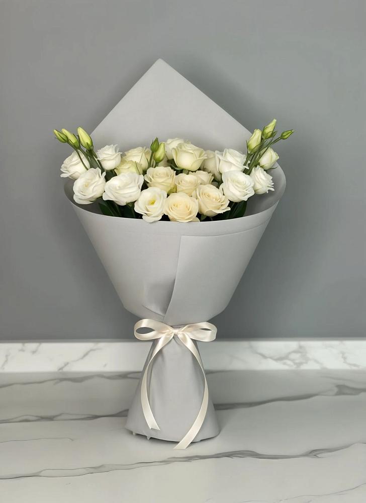 Букет цветов из: Розы и Лизиантусы в Зеленогорске Ленинградской области