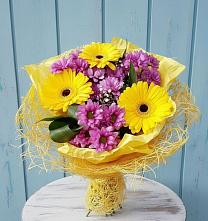 Букет цветов из:  Хризантемы и Герберы в Зеленогорске Ленинградской области