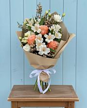 Букет цветов из:  Альстромерии, Лизиантусы, Розы и Хризантемы в Зеленогорске Ленинградской области