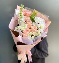 Букет цветов из:  Хризантемы и Розы в Зеленогорске Ленинградской области