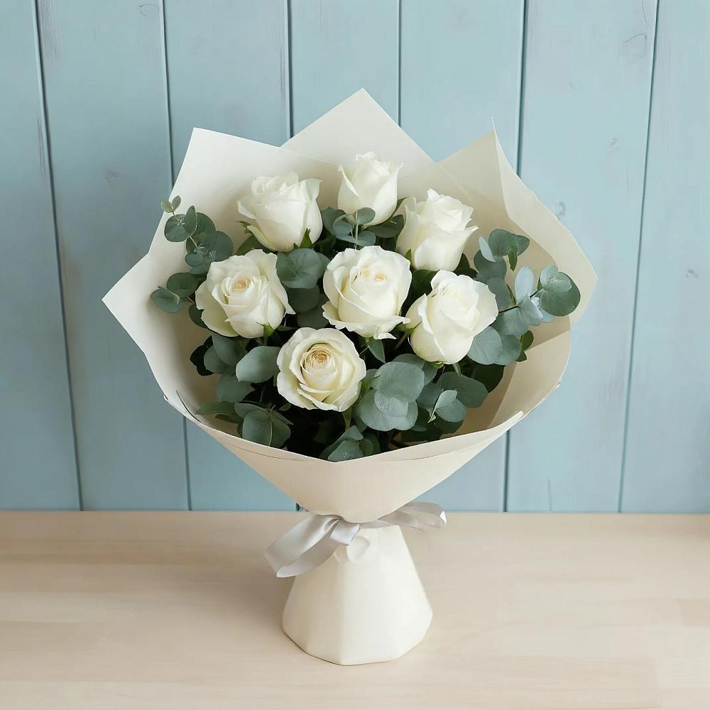 Букет Белые розы в Эвкалипте в Зеленогорске Ленинградской области
