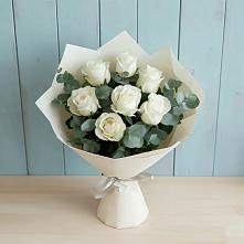 Букет Белые розы в Эвкалипте в Зеленогорске Ленинградской области