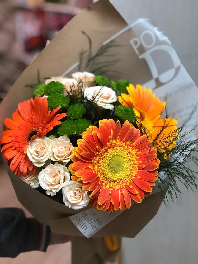 Букет цветов из: Герберы, Хризантемы и Розы в Зеленогорске Ленинградской области