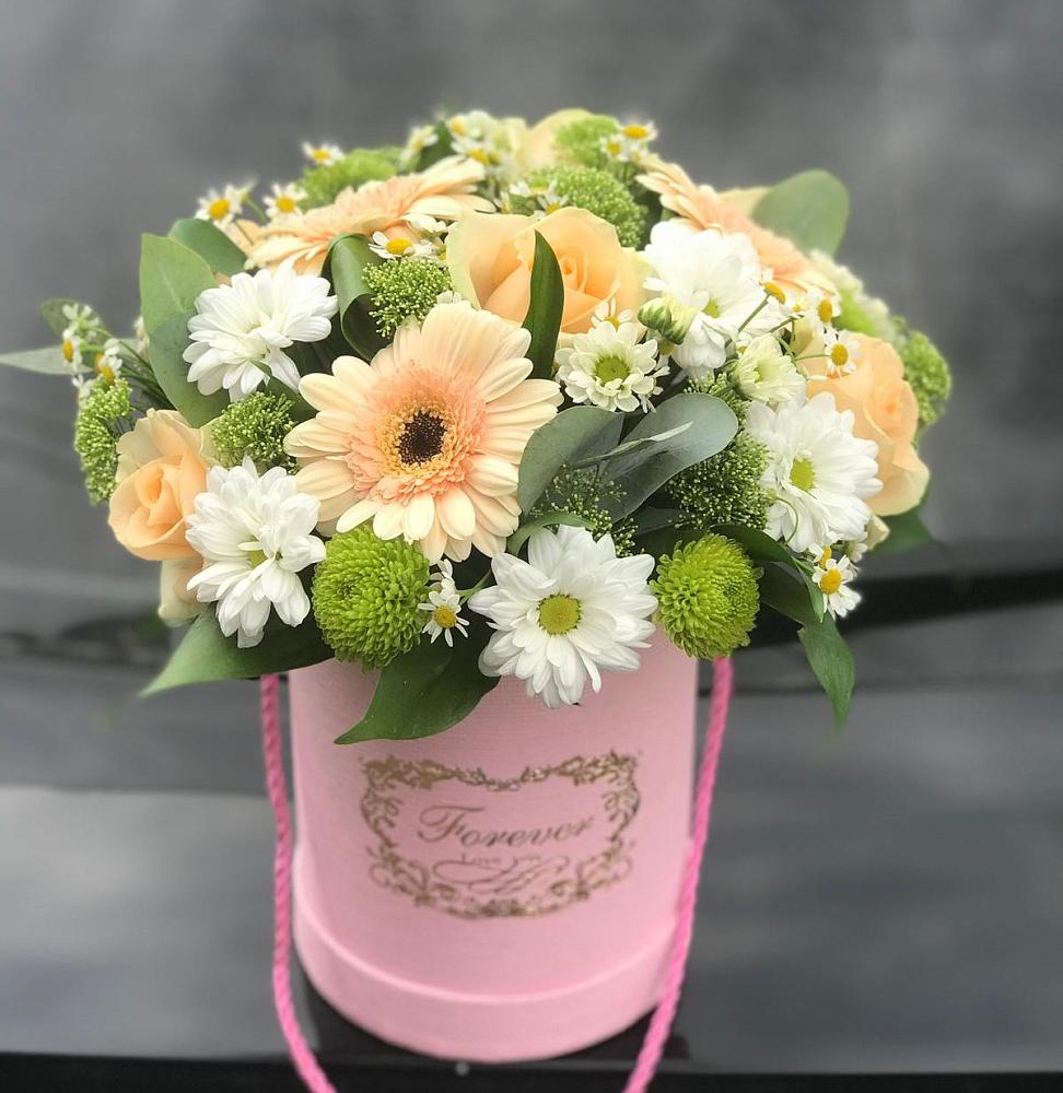 Цветочная композиция из Розы, Герберы и Хризантемы в шляпной коробке в Зеленогорске Ленинградской области