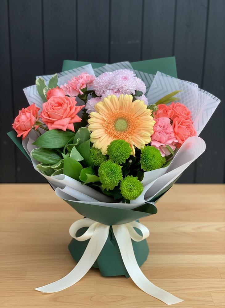 Букет цветов из: Гвоздики, Розы, Герберы и Хризантемы в Зеленогорске Ленинградской области