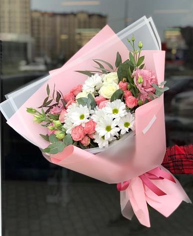 Букет цветов из: Розы, Лизиантусы и Хризантемы в Зеленогорске Ленинградской области
