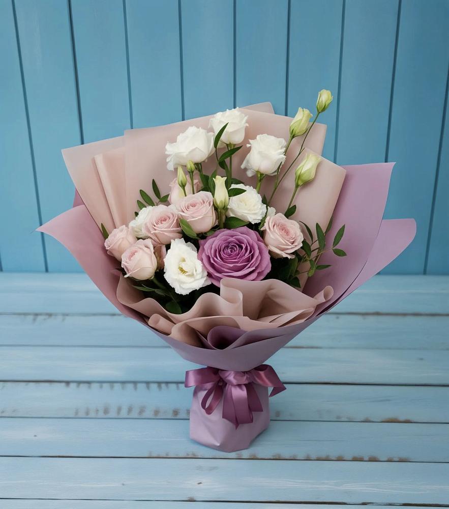 Букет цветов из: Розы и Лизиантусы в Зеленогорске Ленинградской области